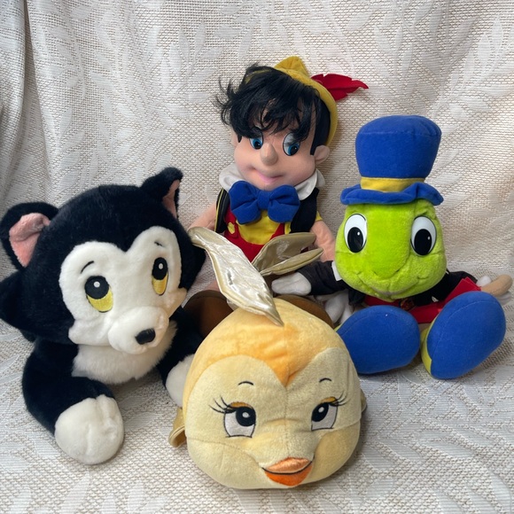 Disney Vintage Pinocchio Figaro Cleo and Jiminy Cricket jumbo plush set 1992